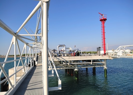 NDËRTIMI-I-STRUKTURAVE-METALIKE-PËR-PETROLIFERËN-ITALO-SHQIPËTARE-1